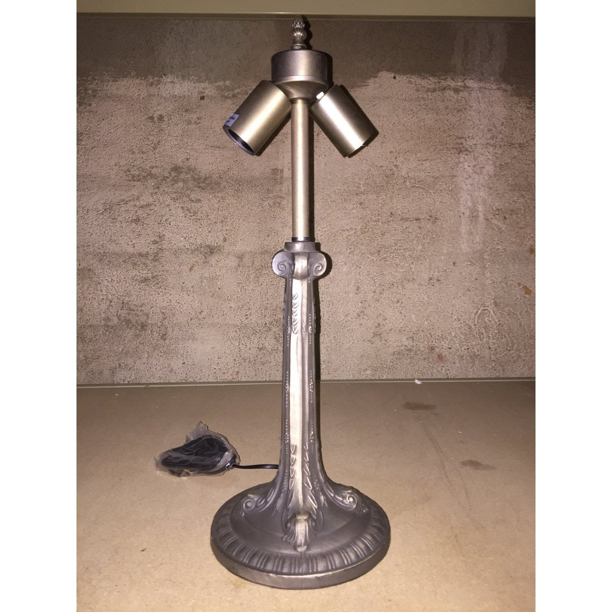 Alexandra - Lighting - Foma Tischleuchte mit Tiffany-Schirm