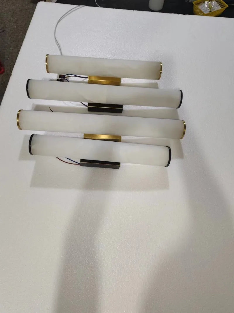 Minimalistische - Wandleuchte aus Kupfer und Marmor