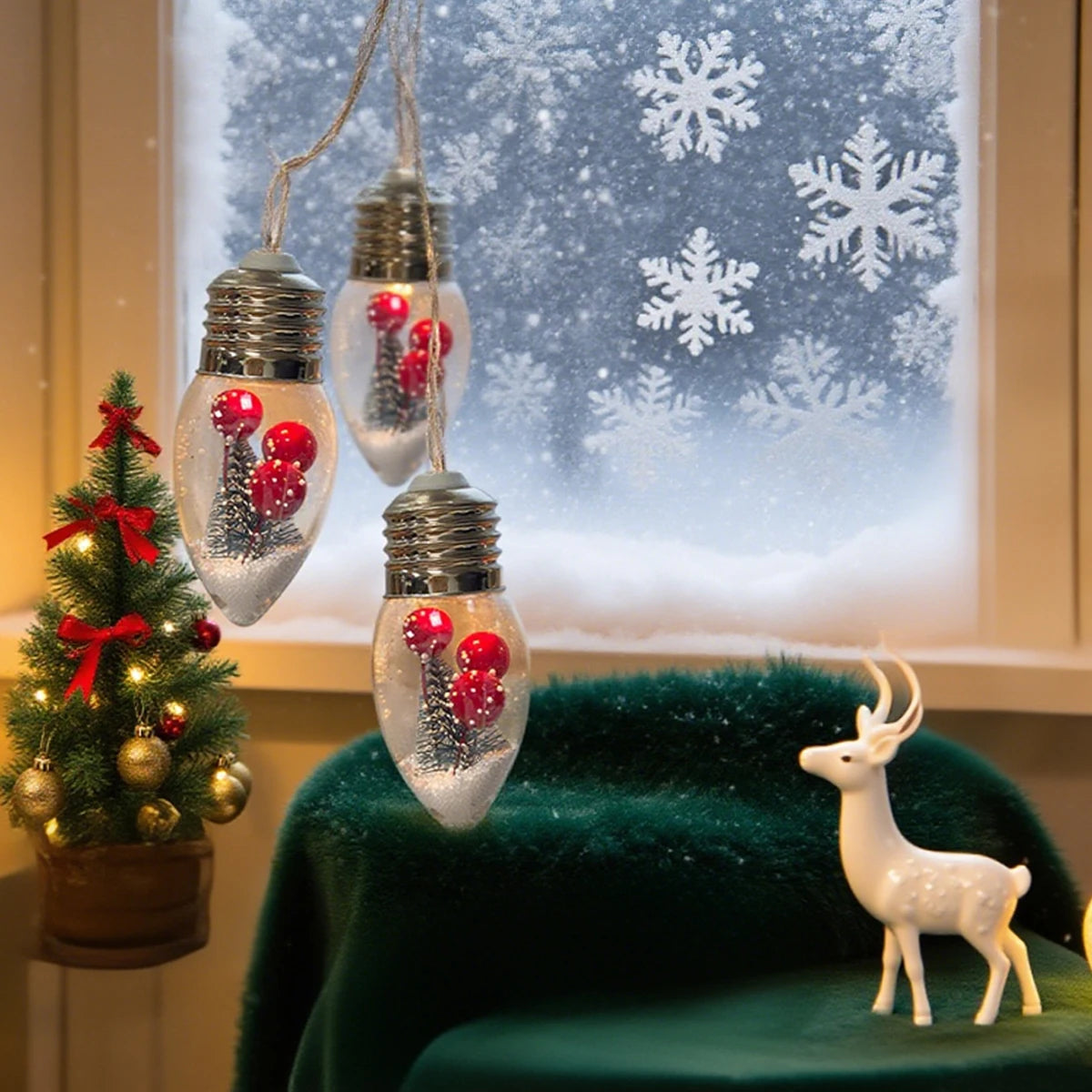 Girla - LED-Schneekugel-Lichterkette mit Weihnachtsbaum und
