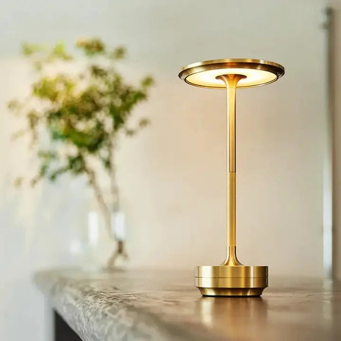 Pivo - Elegante LED-Tischleuchte aus gebürstetem Aluminium