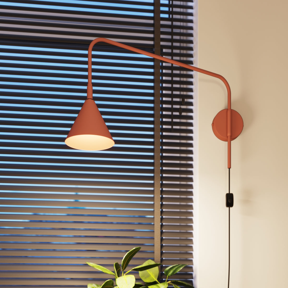 Glinto - Wandleuchte in Rotocker mit langem Stahlarm