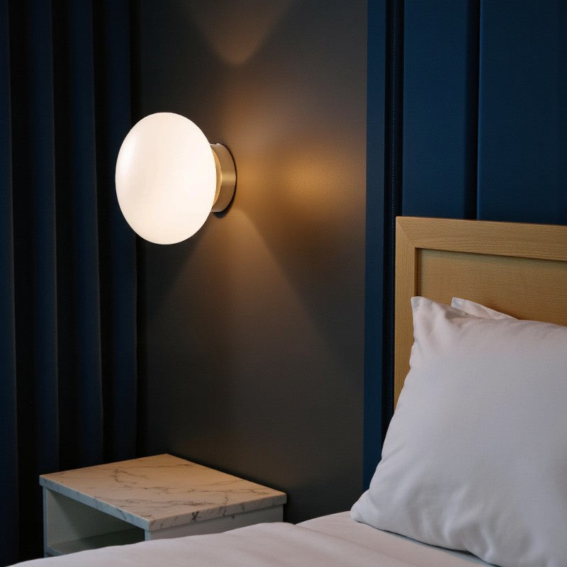 Moderne Wandleuchte mit Messing-Finish für elegante Wohnbeleuchtung