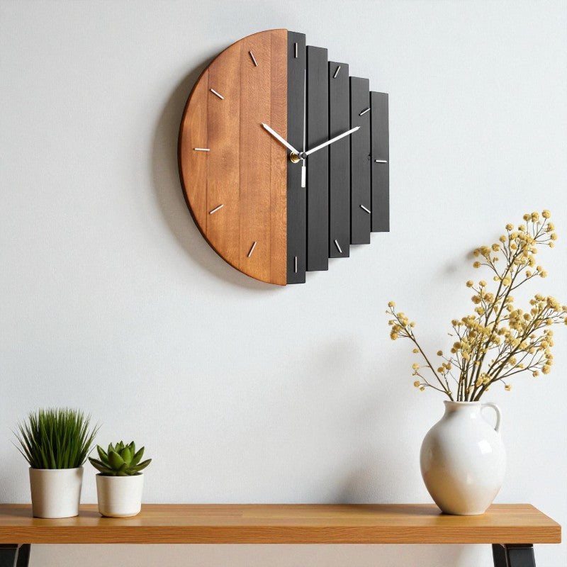Elegante Wanduhr aus Holz für Wohnkultur