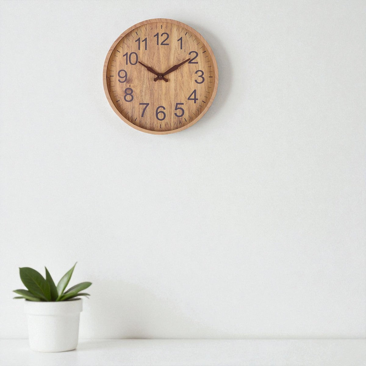 Handgefertigte Wanduhr aus Holz für naturinspirierte Eleganz und zeitlosen Stil