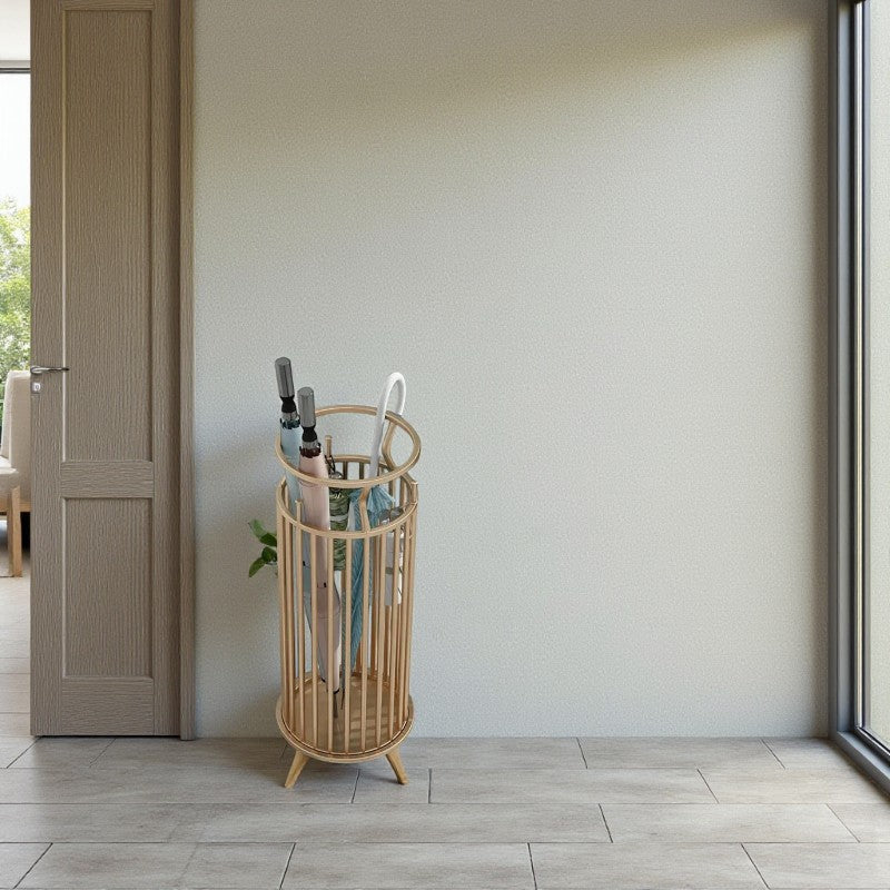 Eleganter Regenschirmständer mit polierten Golddetails für Flure und Eingangsbereiche