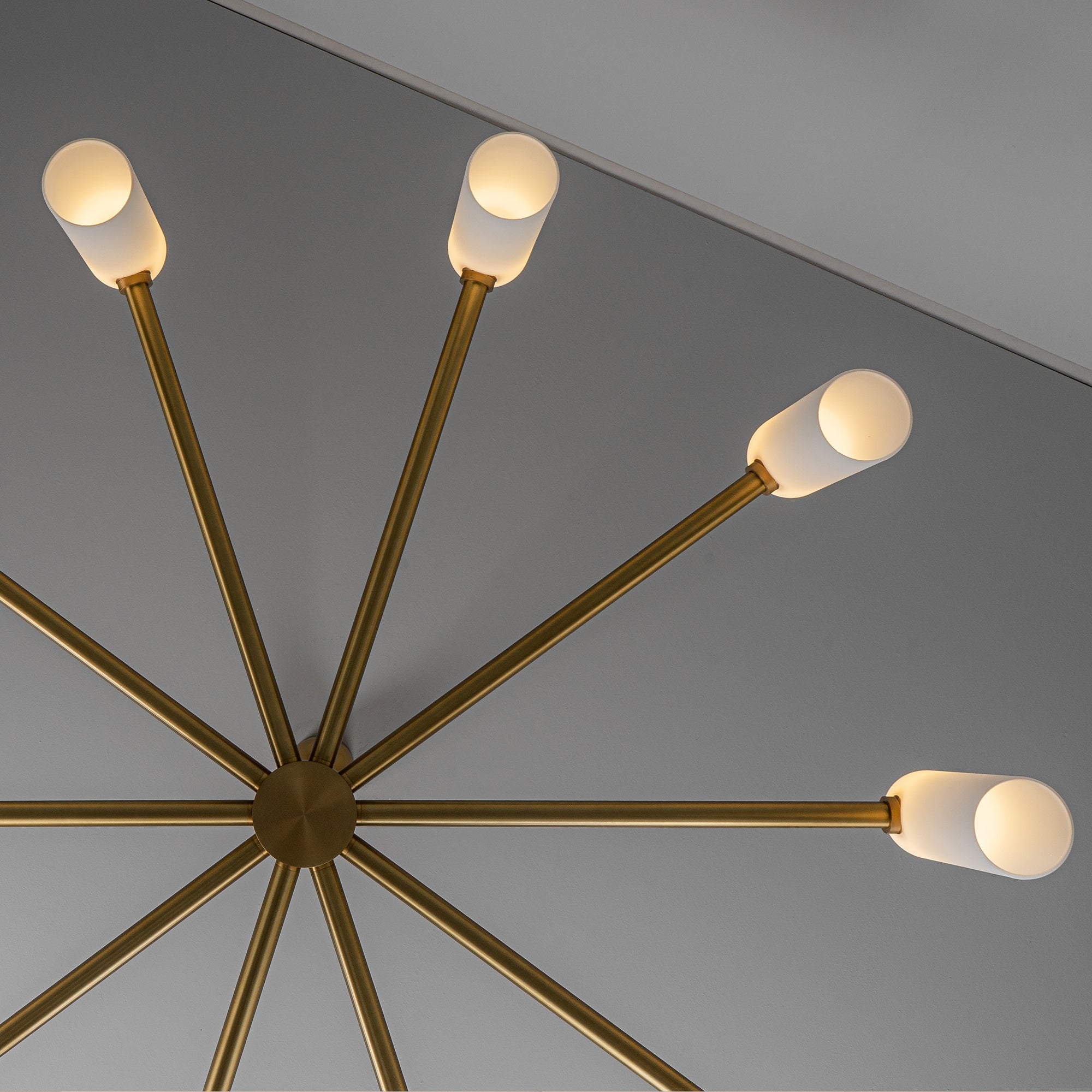 Schwung - Lighting - Runder Kronleuchter, Metall/Glas