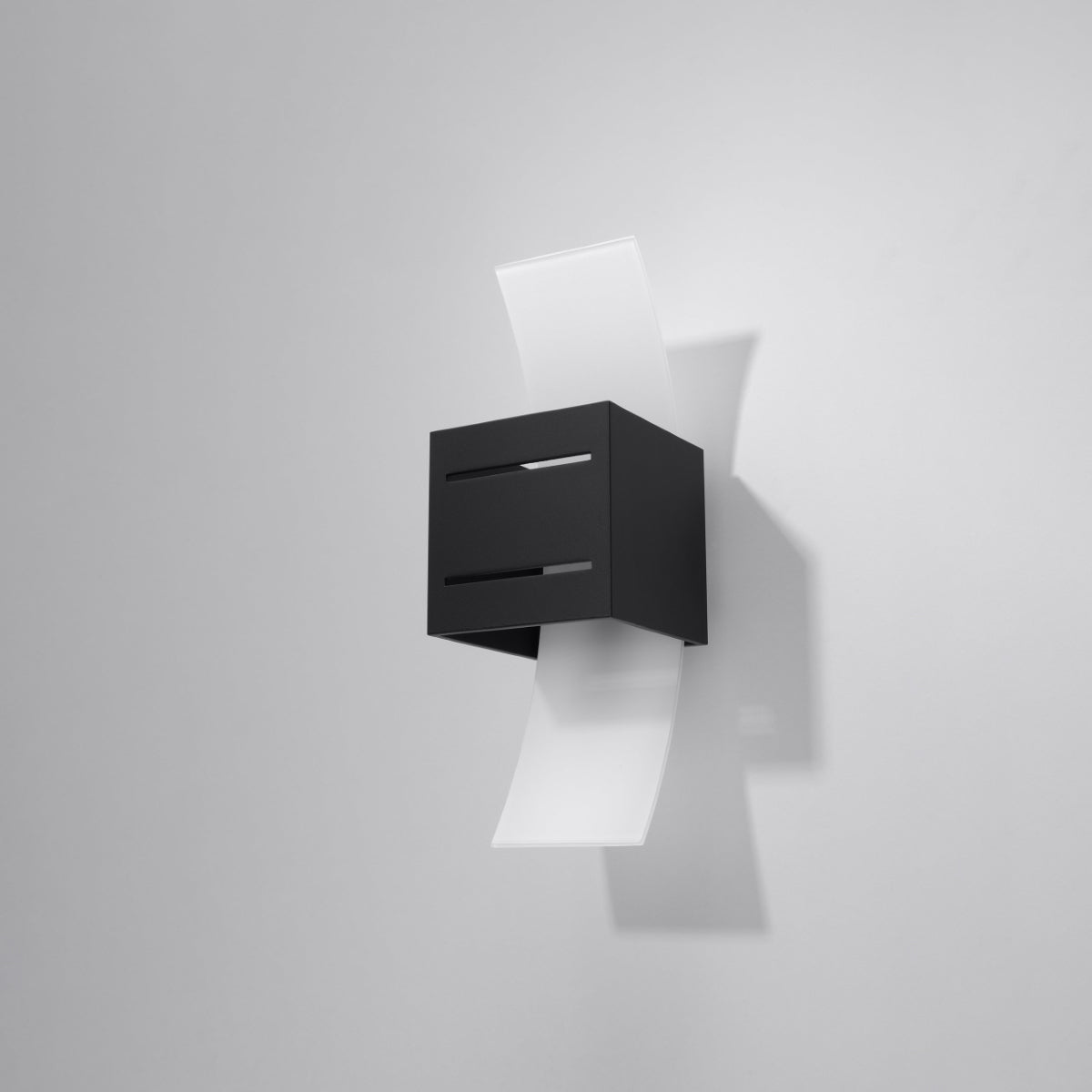 LORETO - Wandleuchte, schwarzes Aluminium/Glas