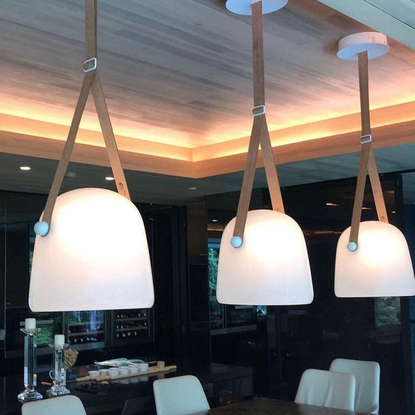 Claria - Elegante Pendelleuchte mit Glas und Tragegurt