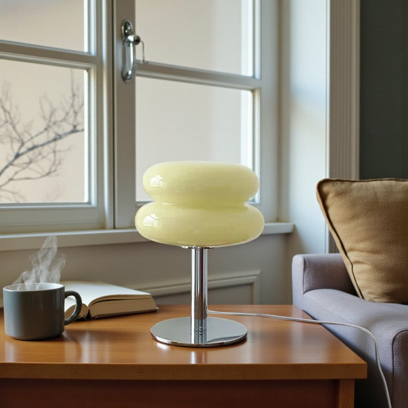Moderne Bauhau-Lampe mit funktionalem Licht für stilvolle Wohnräume