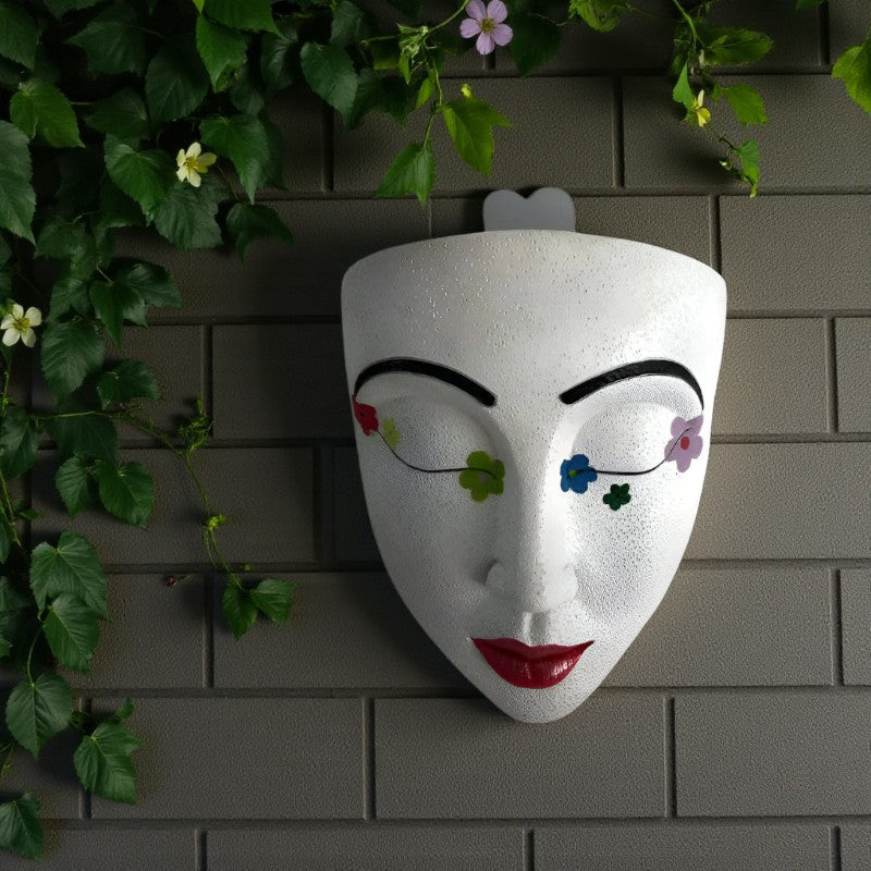 Wandmontierter Pflanzgefäß mit skulptiertem Gesichtsmotiv für kleine Pflanzen