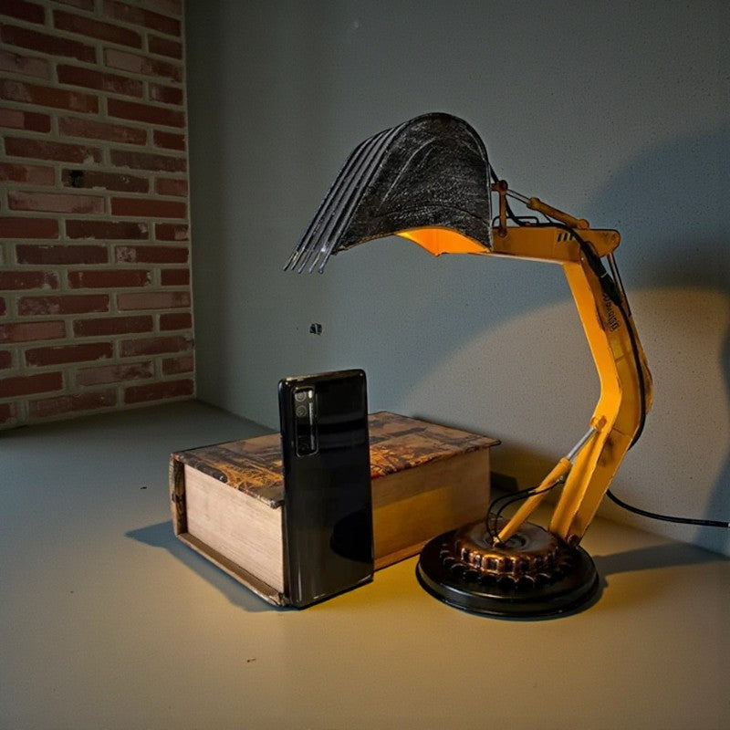 Bagger-inspirierte Tischlampe mit LED für verspielte Innenräume