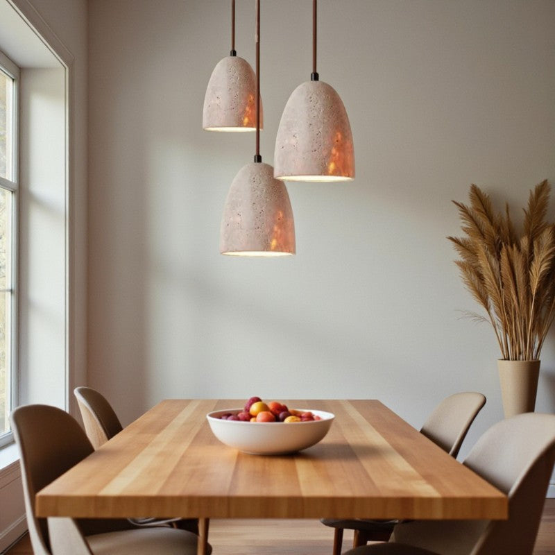 Pendelleuchte mit Naturstein Optik und warmem Umgebungslicht