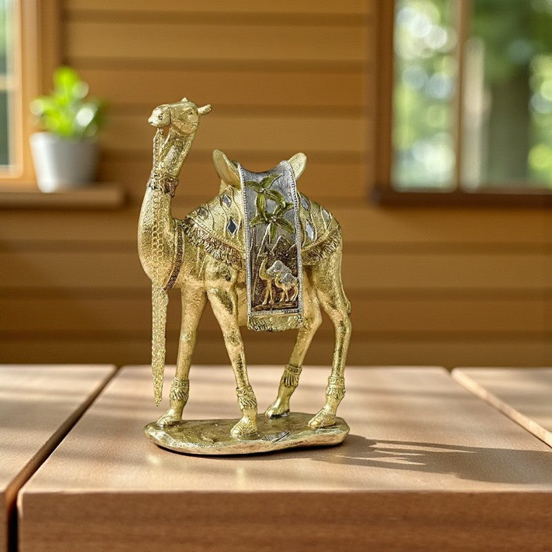 Dekorative Kamel Figur mit verziertem Sattel und feinen Details