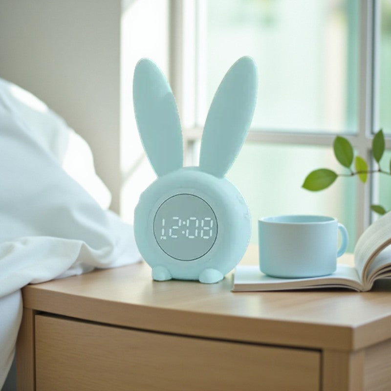 Wecker in Hasenform mit LED-Anzeige und sanft leuchtenden Ohren