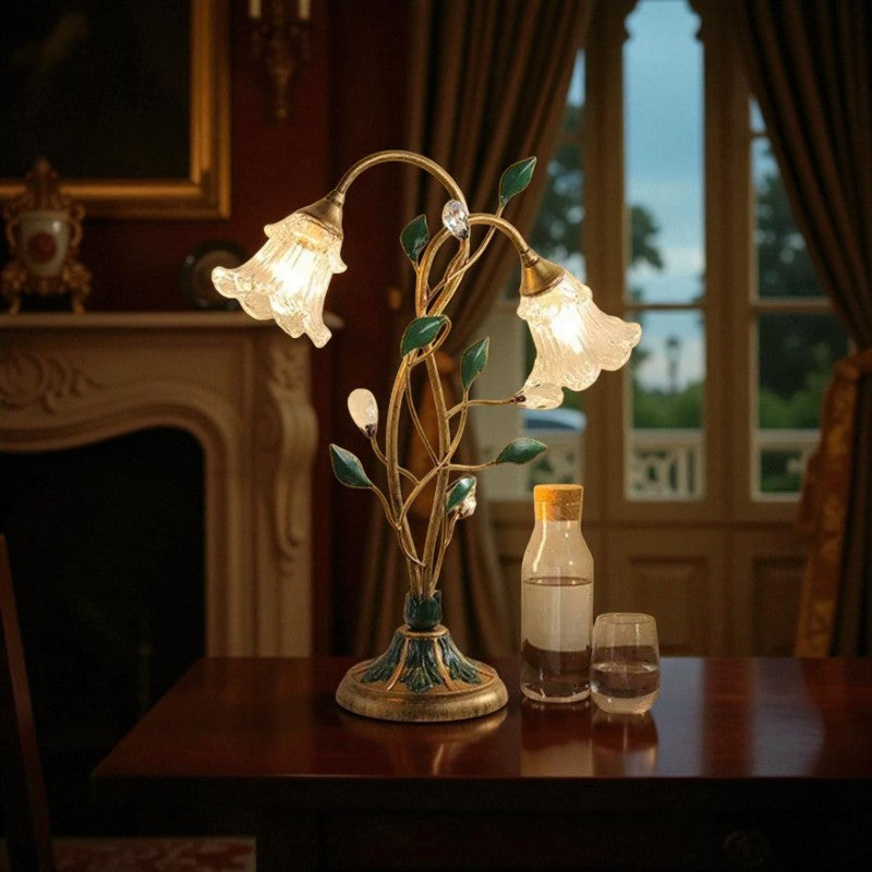 Elegante, von Blumen inspirierte Tischlampe für sanfte Beleuchtung und zeitlosen Charme