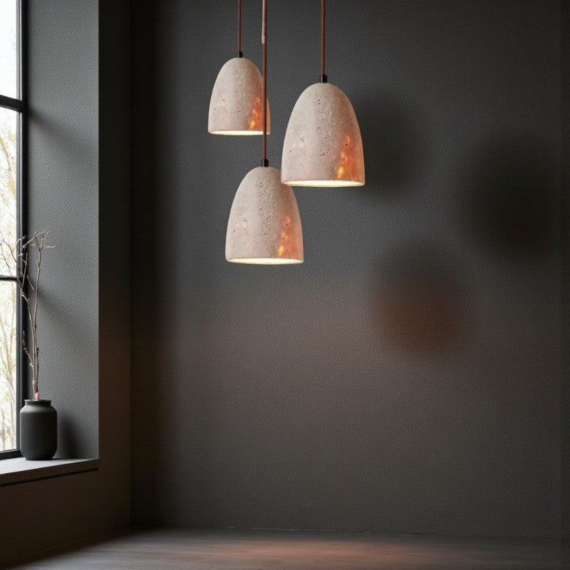 Pendelleuchte mit Naturstein Optik und warmem Umgebungslicht