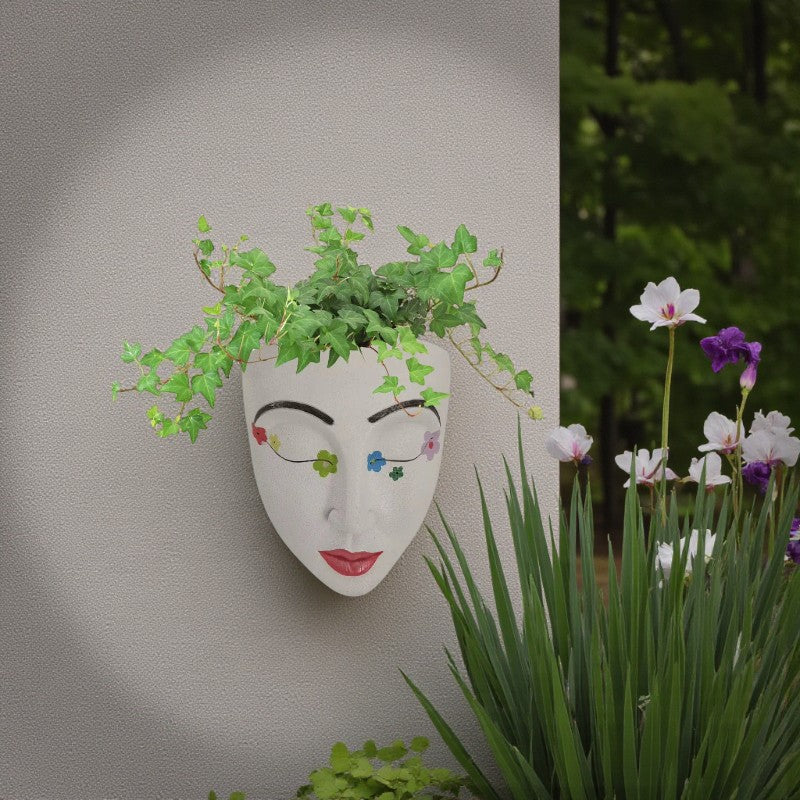 Wandmontierter Pflanzgefäß mit skulptiertem Gesichtsmotiv für kleine Pflanzen