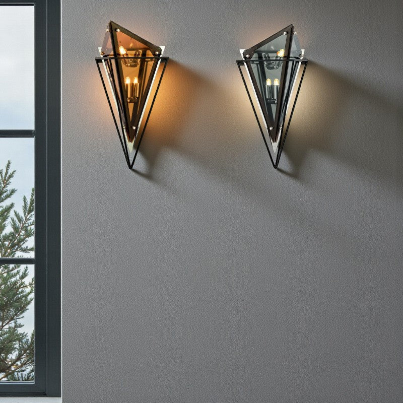 Moderne geometrische Wandleuchte mit diamantinspiriertem Design