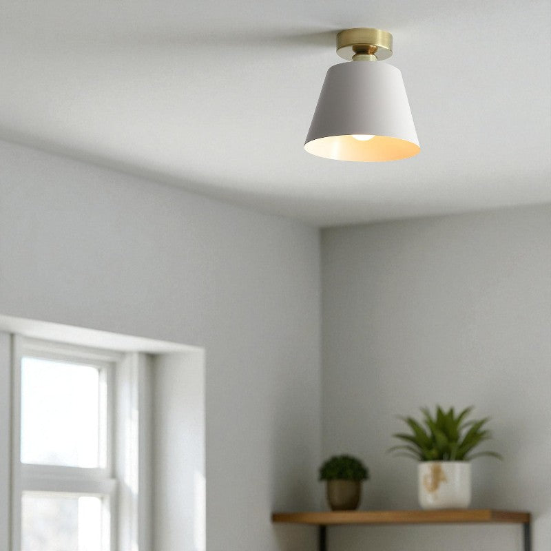 Deckenlampe mit rundem eleganten Kopf