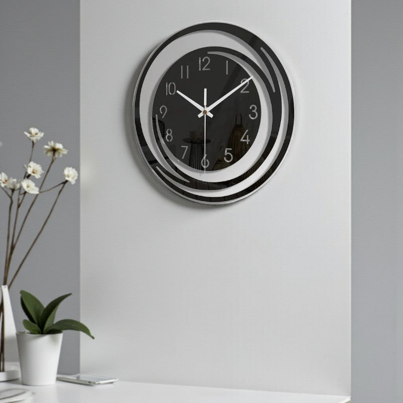 Minimalistische Wanduhr aus Acryl für ruhige, stilvolle Innenräume
