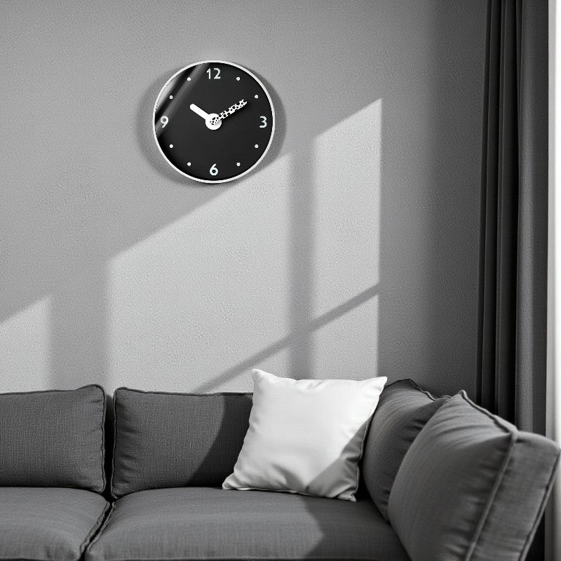 Wanduhr mit minimalistischem Druckdesign für moderne Innenräume