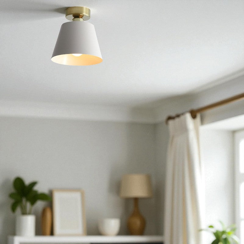 Deckenlampe mit rundem eleganten Kopf