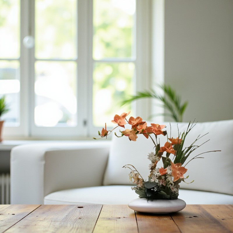 Florale Orchidee in eleganter moderner Dekovase