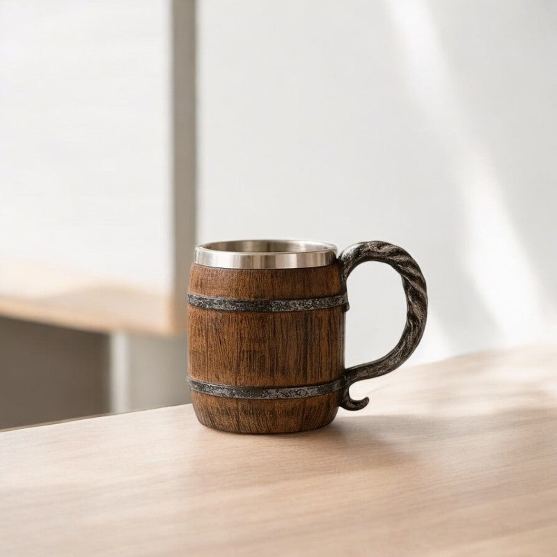 Handgefertigtes Holzbierkrug Klassisches Design mit sichtbarer Holzmaserung