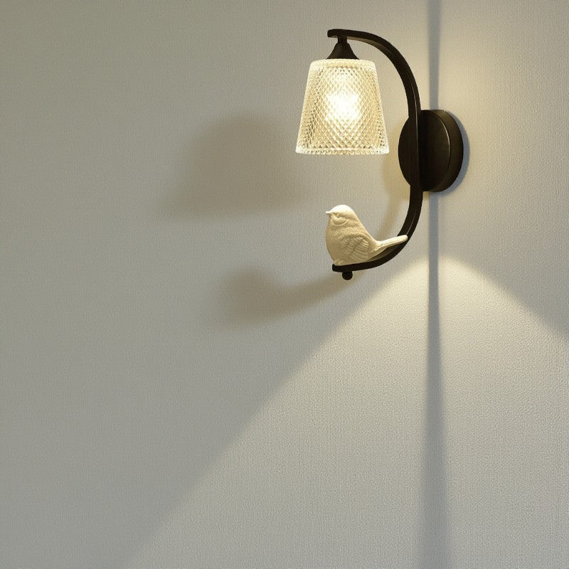 Stelara - Wandleuchte mit Glasschirm & Resin-Vogel