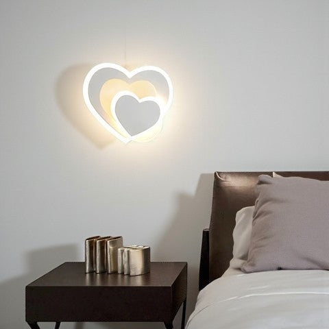 Herzförmige Wandleuchte für elegantes Wohnambiente