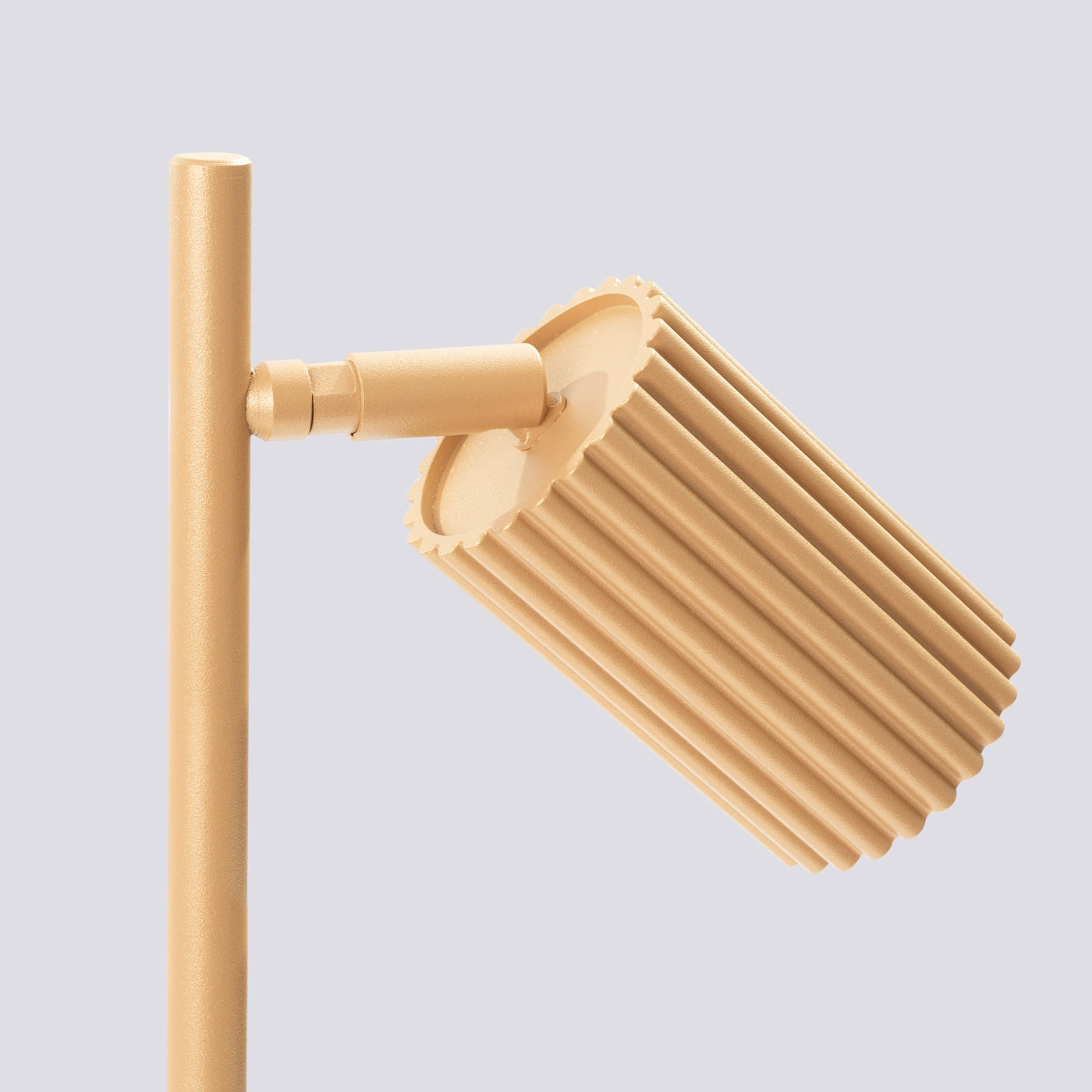 Tabora - Tischlampe goldfarben im geriffelten Röhrendesign