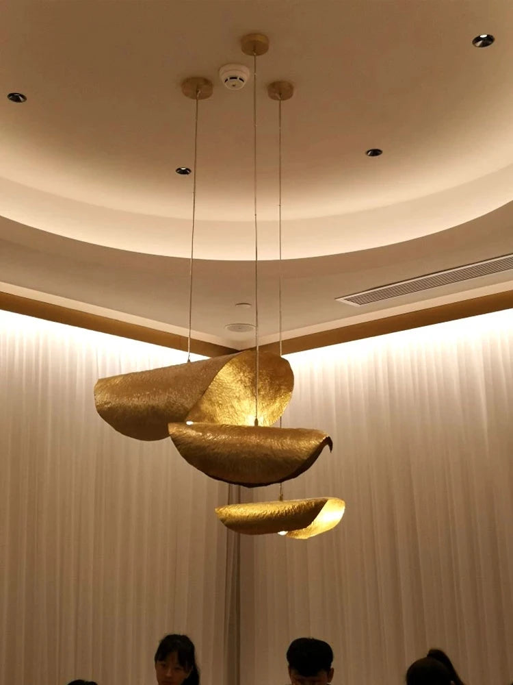 Polara - Kupfer-Pendelleuchte im Lotusblatt-Design