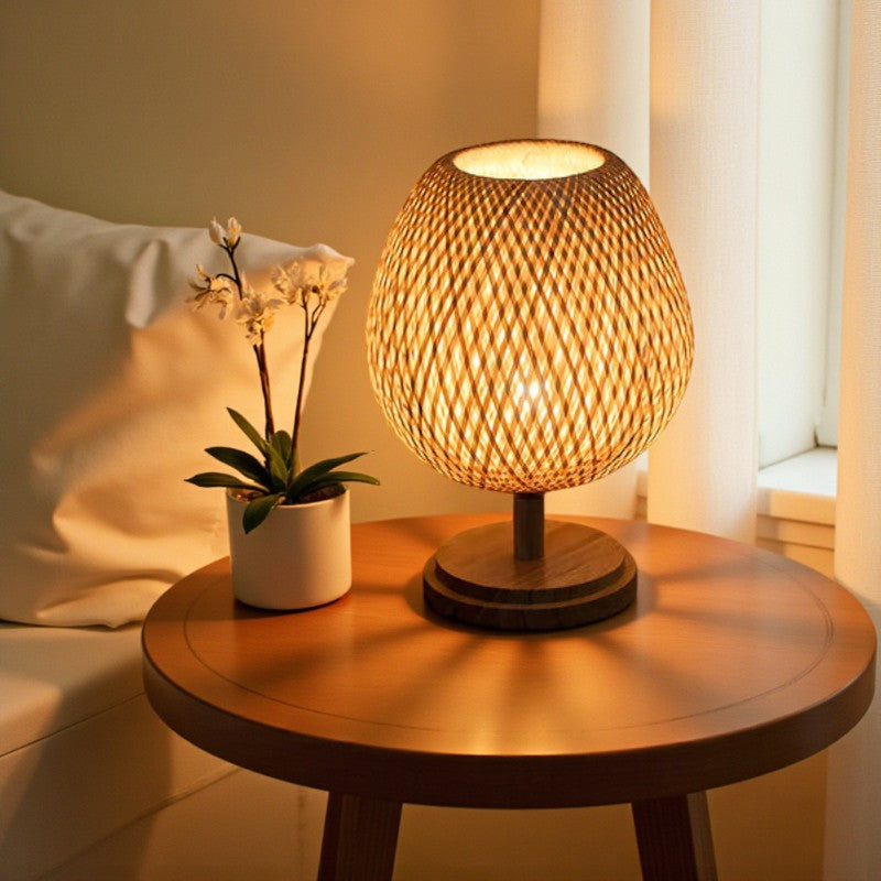 Handgefertigte Rattan-Holz-Nachttischlampe für warme Beleuchtung