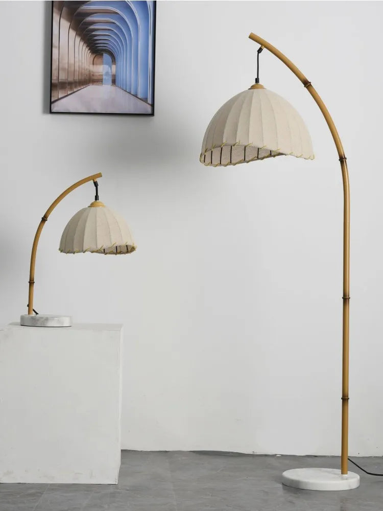Taliara - Wabi-Sabi LED-Stehleuchte aus Bambus und Canvas