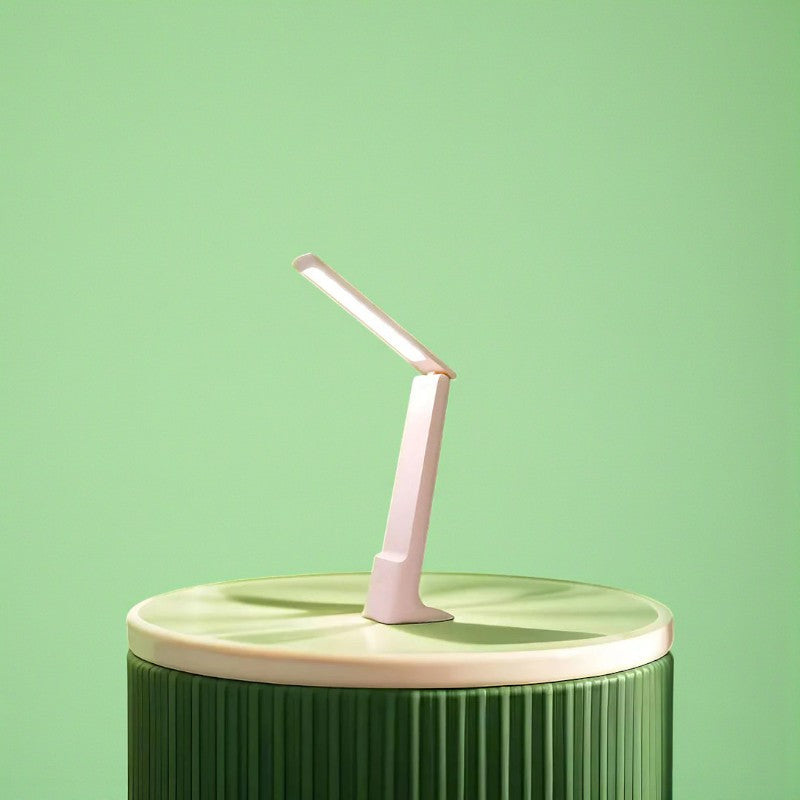Schlanke Schreibtischlampe mit einstellbarer Helligkeit und modernem Design