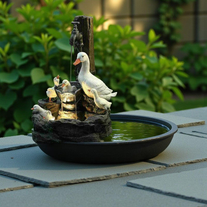 Wasserbrunnen mit plätschernder Entenfamilie