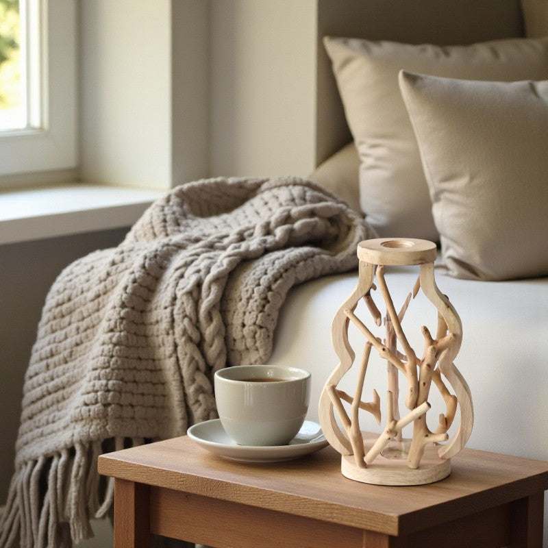 Holzvase mit natürlichem astinspiriertem Dekor für Zuhause