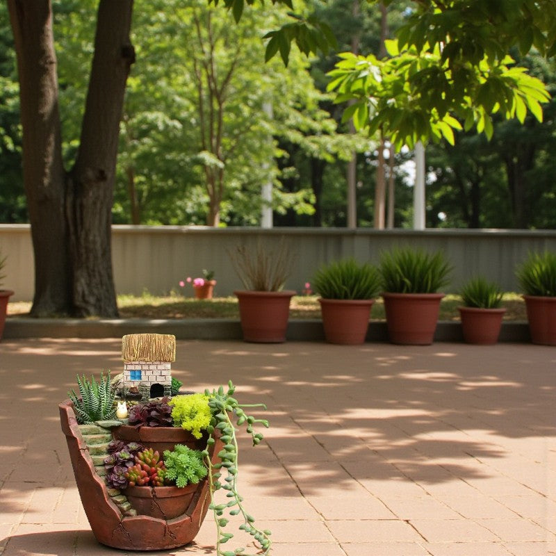 Pflanztopf mit modernem Treppenauf Design für Wohnräume