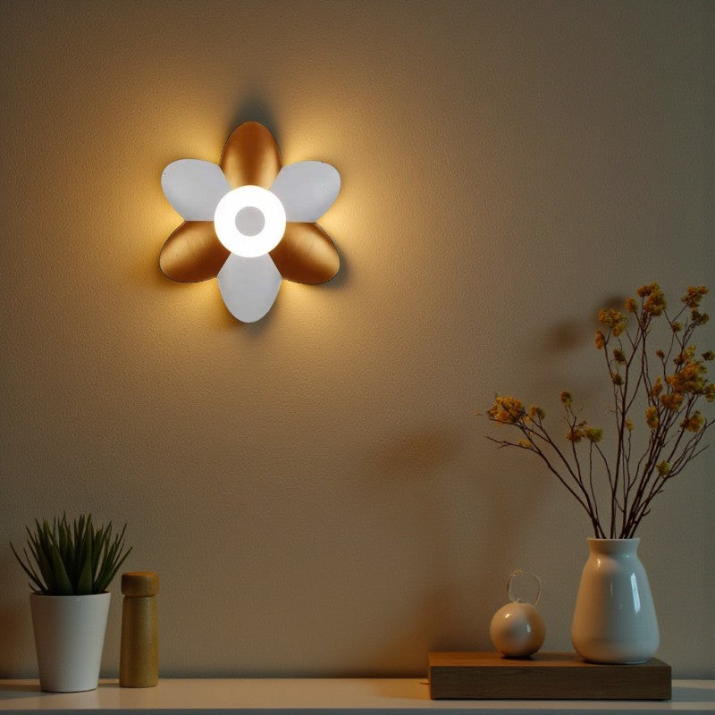 LED Wandleuchte mit Blumenblätter Design