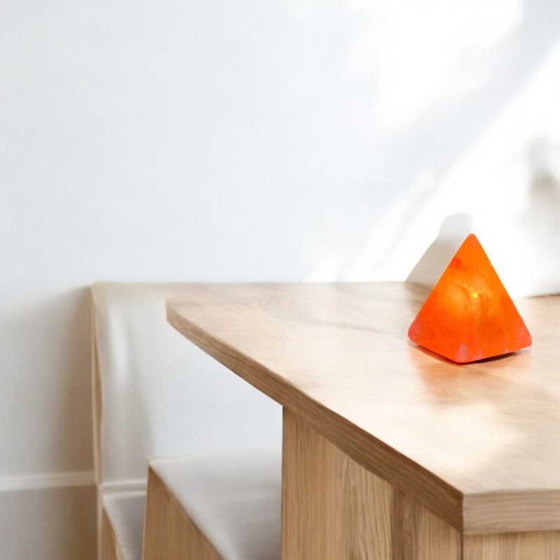 Pyramidenlampe mit berginspiriertem Umgebungslicht