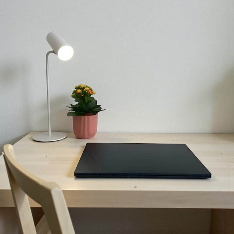 LED-Tischlampe mit verstellbarem Kopf und tragbarem USB-Design