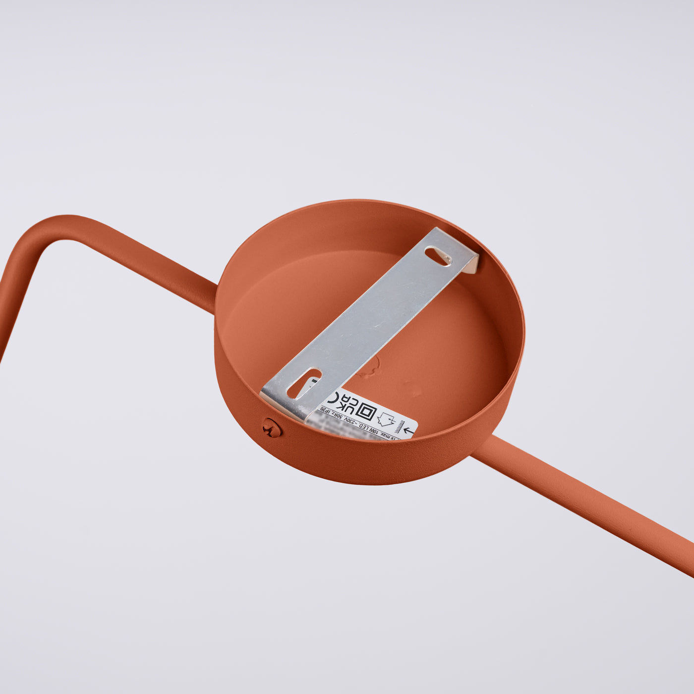 Glinto - Wandleuchte in Rotocker mit langem Stahlarm