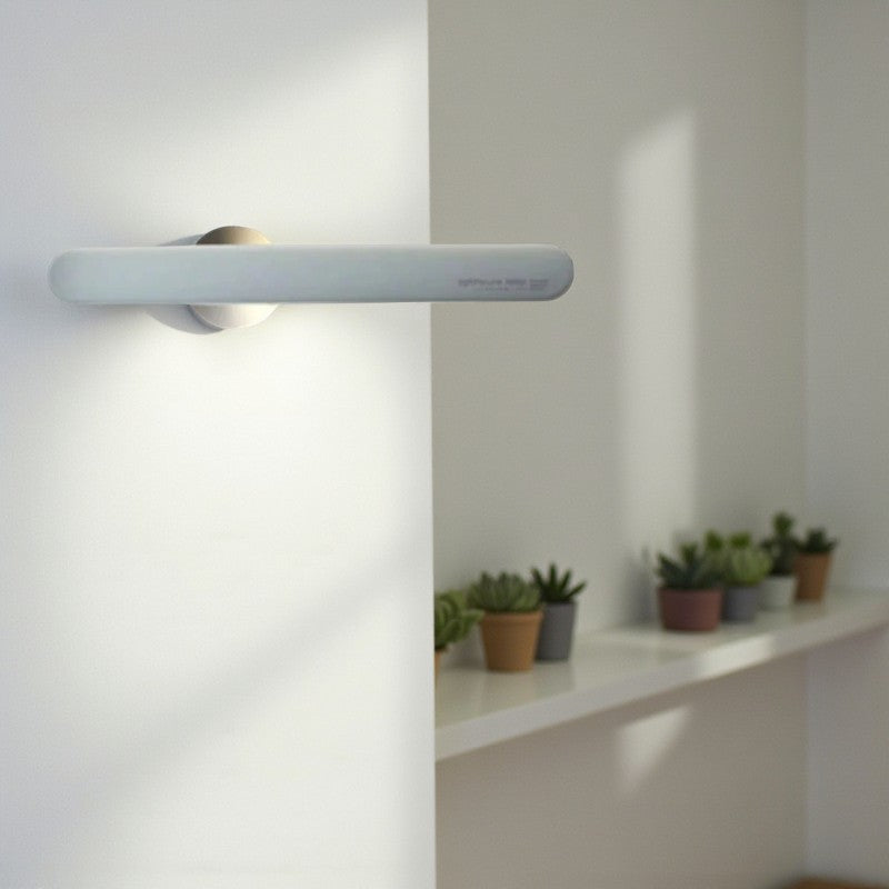 LED-Lampe mit verstellbarem Kopf und stabilem Ständer für vielseitige Anwendungen