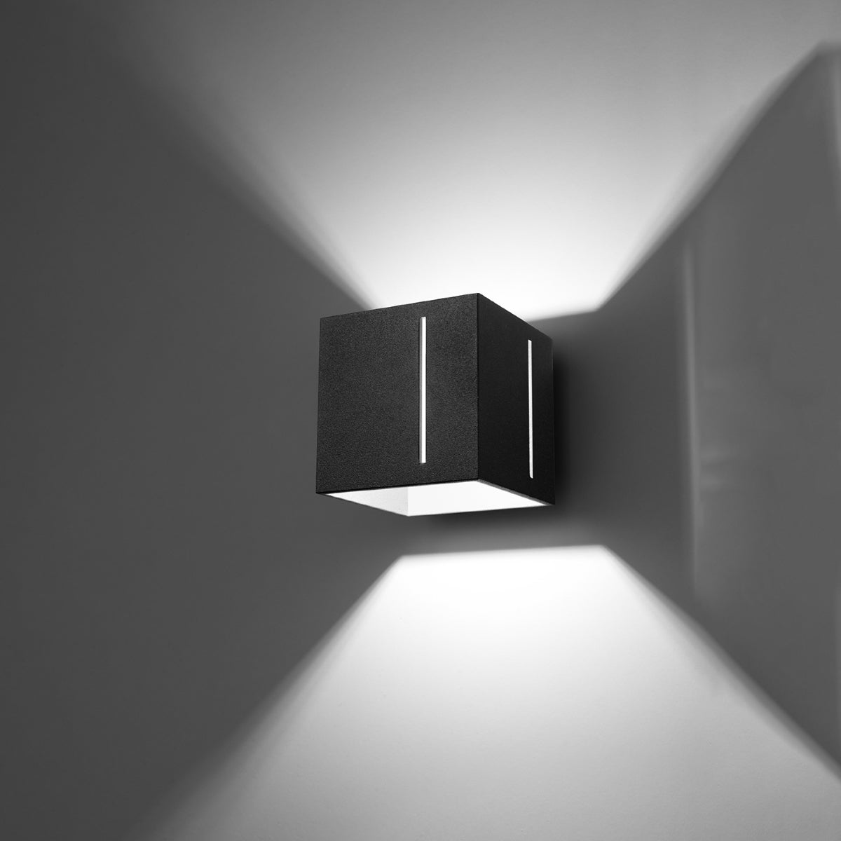 PIXAR - Wandleuchte, schwarzes Aluminium mit Perforation