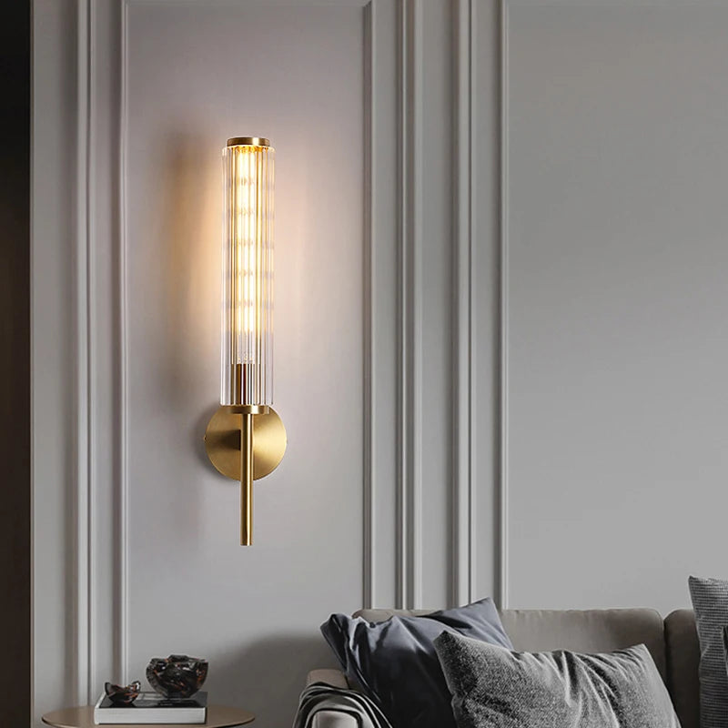 Mureto - Goldene Wandleuchte mit klarem Glasschirm und
