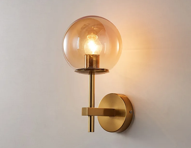 Parietta - LED-Wandleuchte mit Glaskugel
