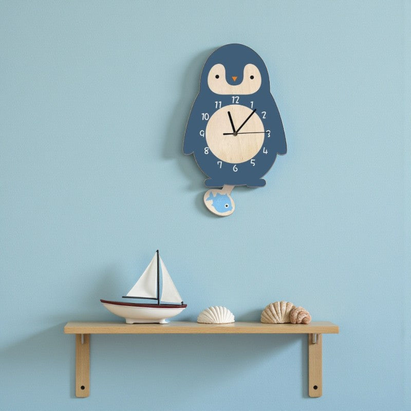 Wanduhr in Cartoon-Form mit Pendel für dekorative Wohnbereiche