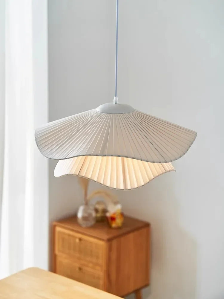 Nordische - LED-Pendelleuchte mit Stoffschirm und