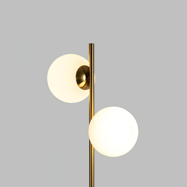 Vertika - Elegante LED-Baumlampe mit weißen Glasschirmen