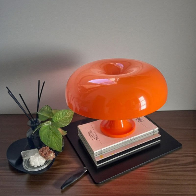 Moderne wiederaufladbare Lampe mit zeitloser Eleganz für vielseitige Beleuchtung zu Hause